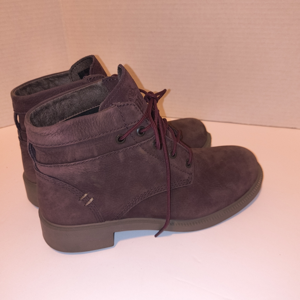 Kodiak Women's Lace Up Boots in Deep Purple